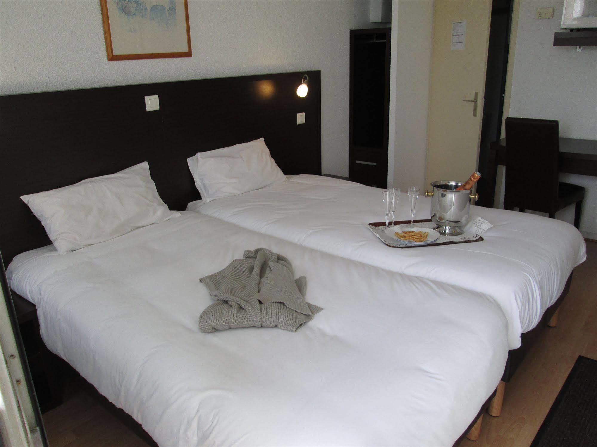 איסטרס Top Motel מראה חיצוני תמונה
